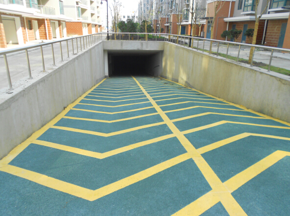 水性無震動防滑車道施工工藝 為什么選擇滄晟水性無震動防滑環氧地坪漆弄車道？