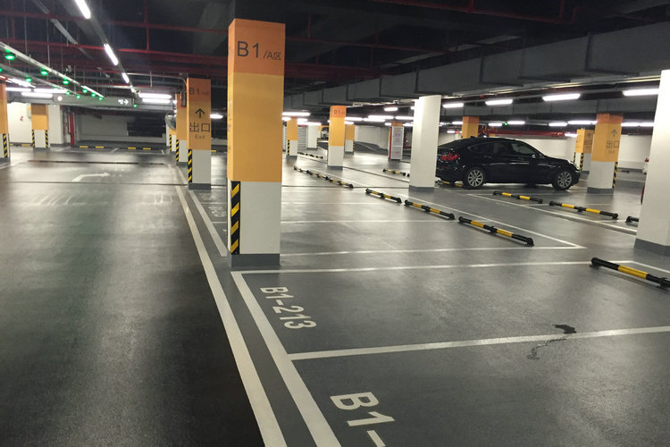 環(huán)氧自流平地坪|紋理地坪|滄晟地坪漆廠家:停車場(chǎng)地坪漆簡介