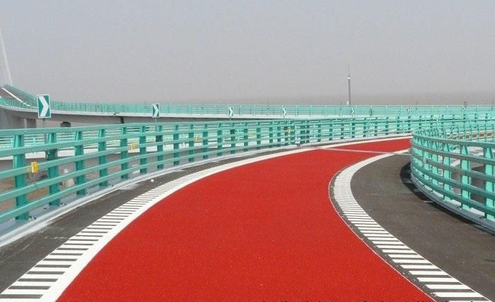 漳州彩色路面選擇彩色陶瓷顆粒廠家:如何辨別彩色防滑路面中陶瓷顆粒的質量